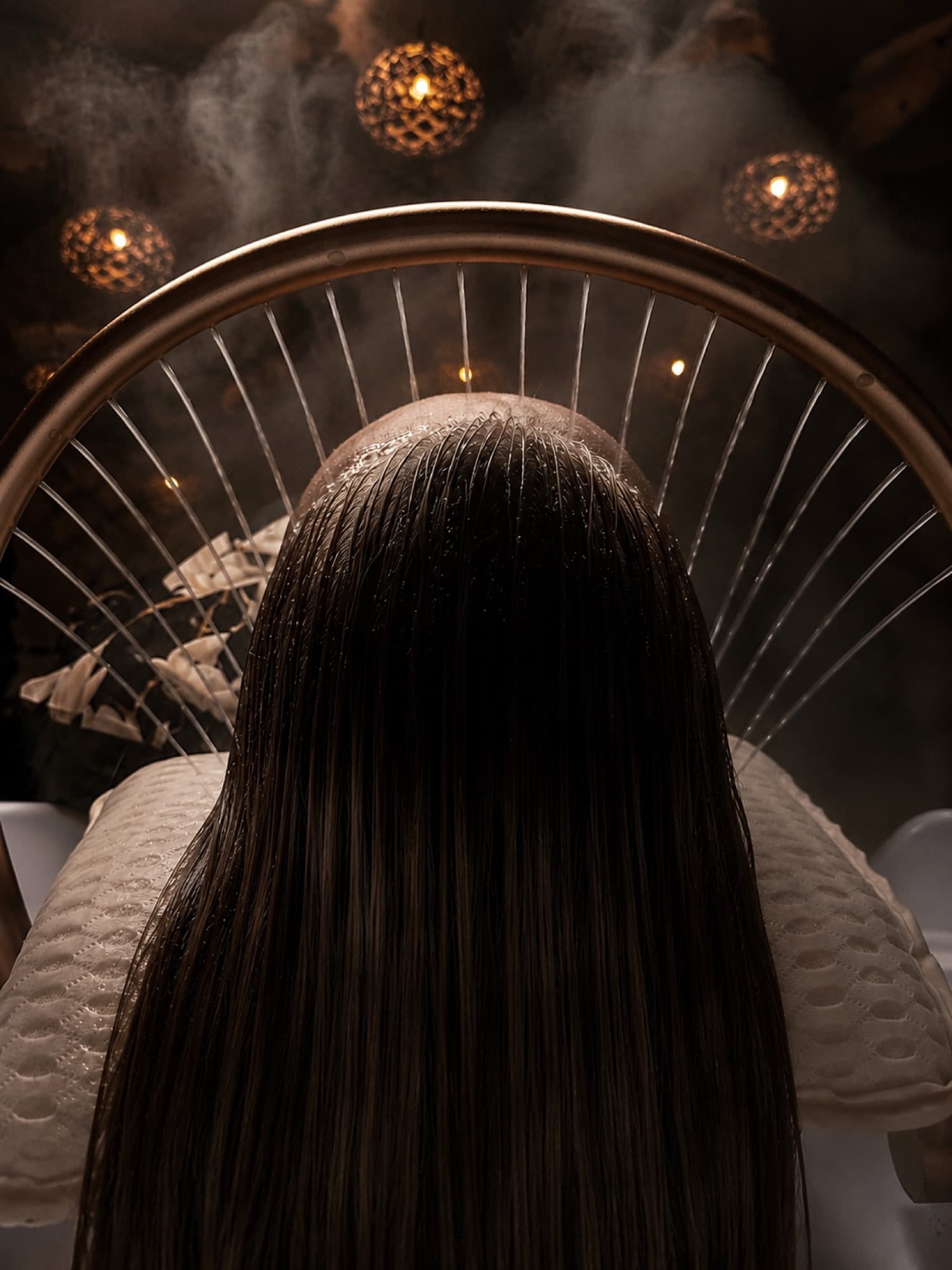Japanese head spa ritual at HEADSPA Riga — a warm water cascade over the scalp
